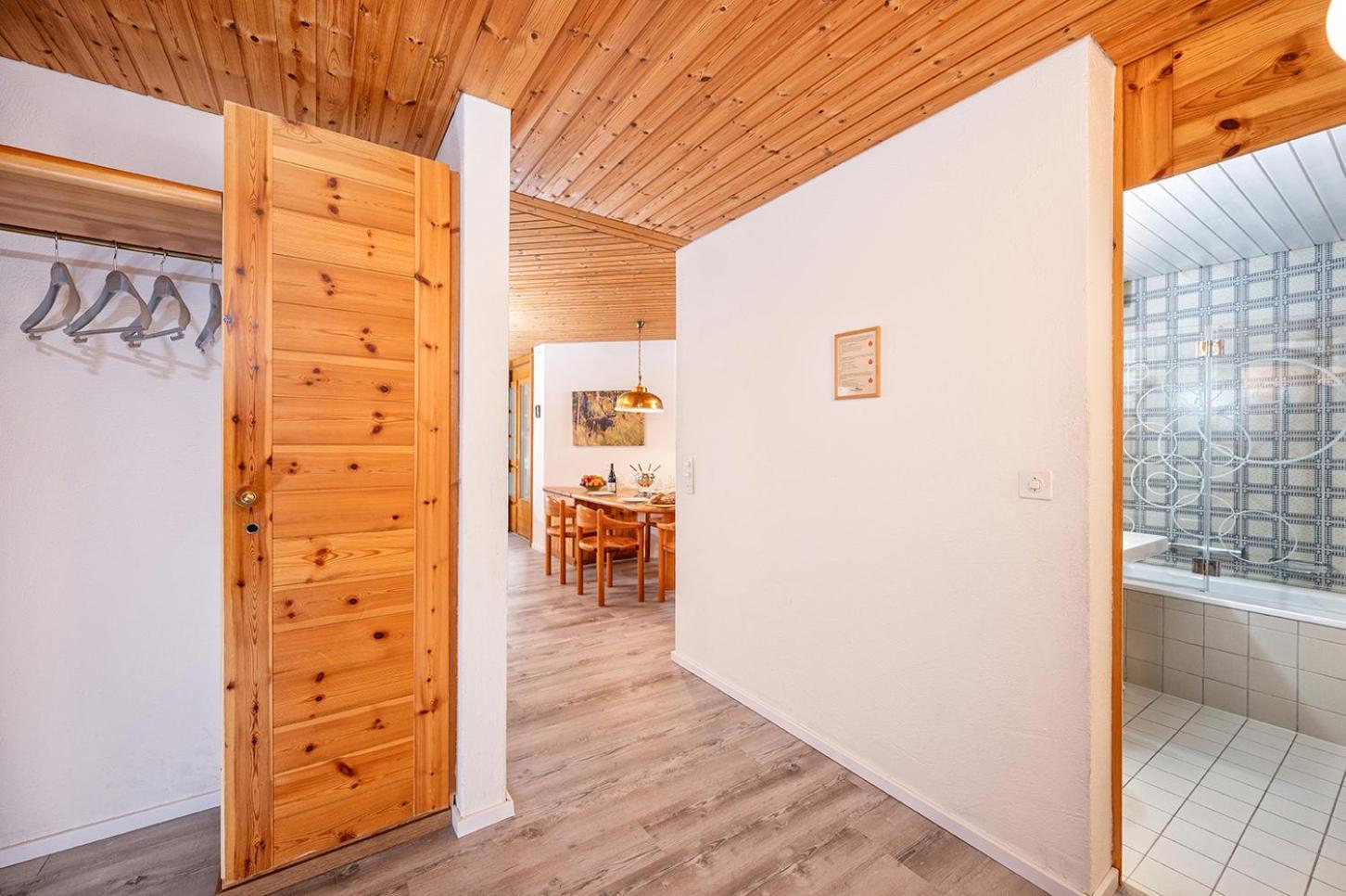 Schweizerhof Ferienwohnungen Lenzerheide 1 Room photo